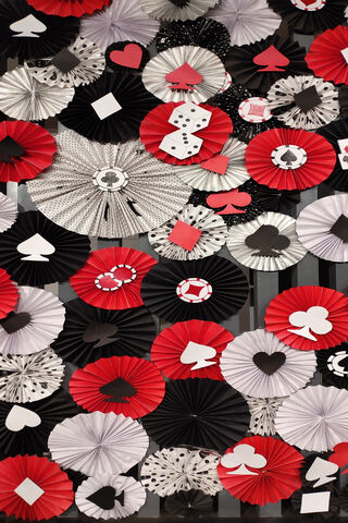 Casino Vibes: A Festive Display of Luck 🎲❤️