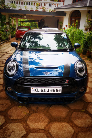 Mini Cooper S: The Compact Powerhouse 🚗💨