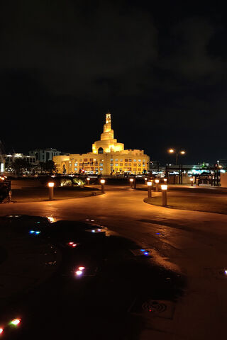 Illuminated Serenity: Qatar's Nighttime Charm 🌙✨
