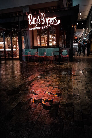 Betty's Burgers: A Taste of Delight 🍔✨