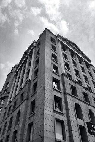 Architectural Elegance: A Modern Marvel 🏢✨