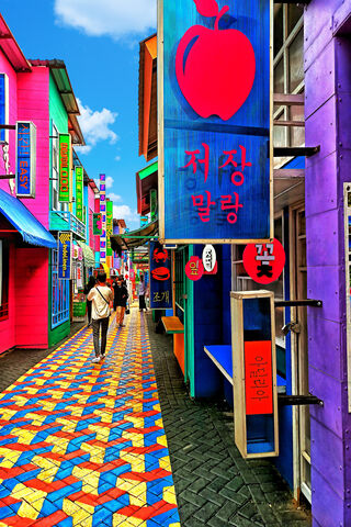 Vibrant Vibes in Colorful Place 🌈✨