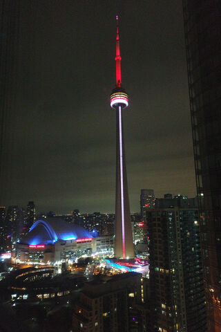 Toronto's Iconic CN Tower Shines Bright 🌆✨