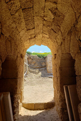 Gateway to History: The Middle Eastern Arch