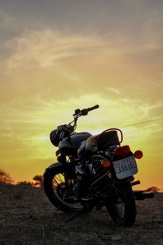 Royal Enfield: The Spirit of Adventure 🏍️🌅