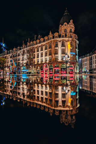 City Lights: A Nighttime Reflection 🌆✨