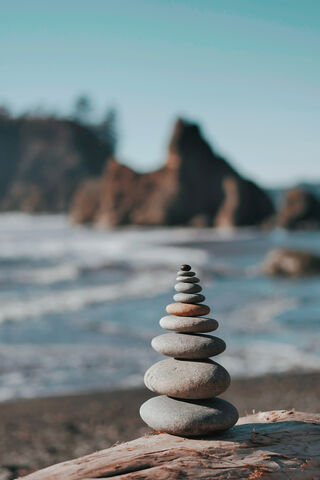 Harmony in Nature: The Art of Stone Stacking 🌊🪨
