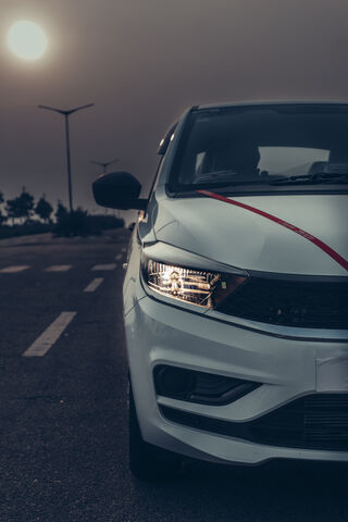 Tata Tigor: The Stylish Sedan on the Road 🌅🚗