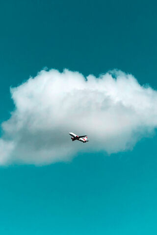 Mysterious Skies: A Nighttime Encounter