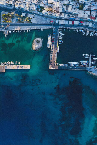 Deniz: A Serene Seaside Haven 🌊