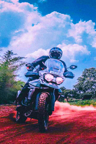 Roaring Adventure: The Triumph Tiger 800 🐅🏍️