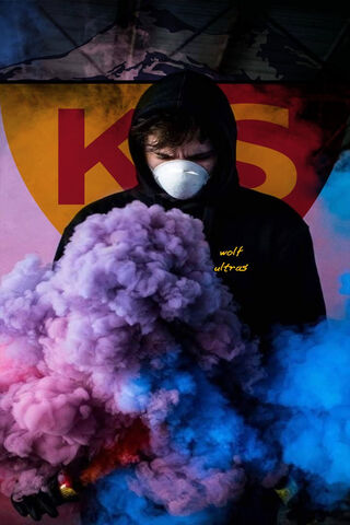 Wolf Ultras: Embracing the Spirit of the Game 🐺⚽️