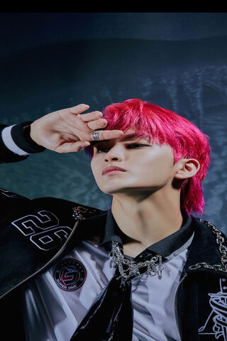 Mark's Daring Style: A Bold Statement