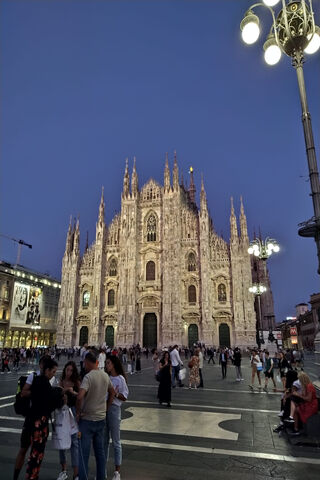 Milano Magic: The Duomo at Dusk 🌆✨