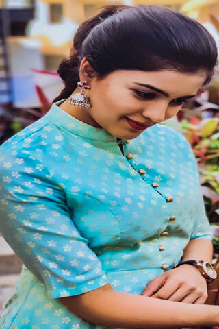 Elegance in Blue: Amritha Aiyer's Charming Style