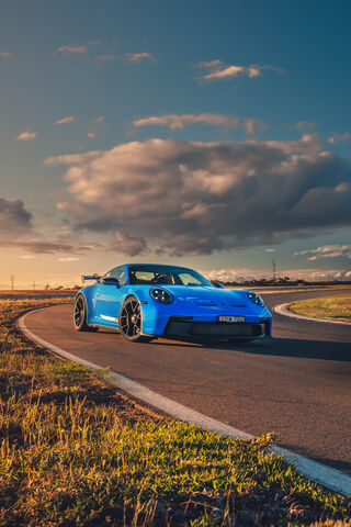 Buho: The Blue Beast on the Track 🦉🏎️