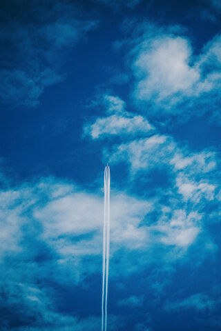 Endless Horizons: A Journey Through the Blue Sky 🌤️✈️