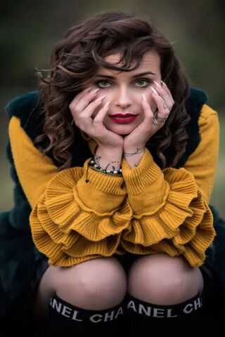 Feline Elegance: A Touch of Glamour 🐾✨