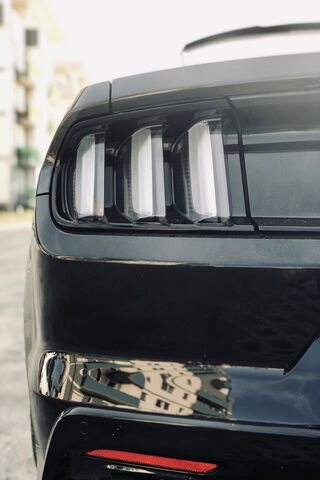 FORD MUSTANG