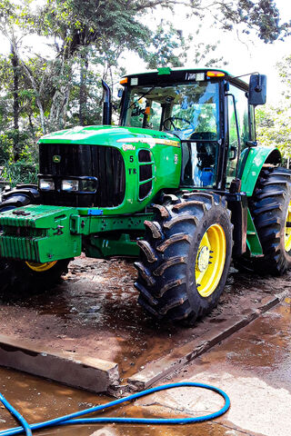 Powering the Fields: The John Deere Experience 🚜🌾