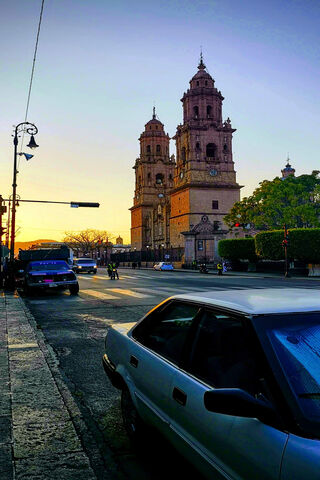 Sunset Serenity at Catedral Morelia 🌅⛪
