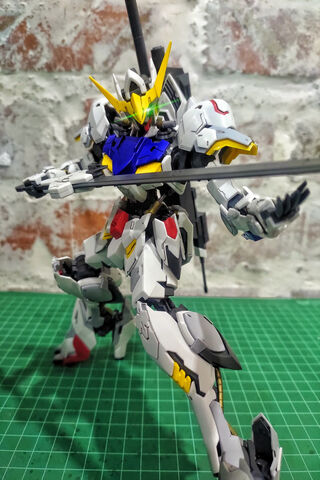Gundam Barbatos: The Fierce Warrior of the Future! ⚔️🤖