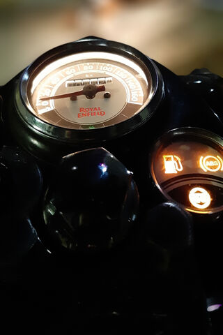 Revving Up with Royal Enfield: A Classic Ride 🏍️✨