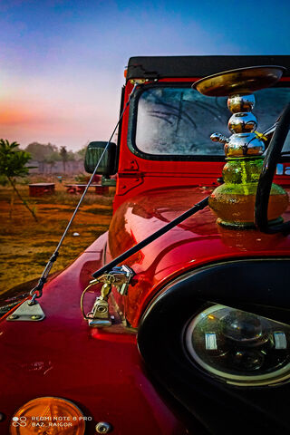 Chillin' at Dusk: A Hookah Adventure 🚙💨