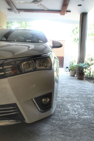 Grande Entrance: A Stylish Arrival 🚗✨