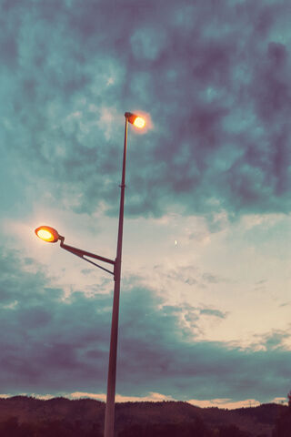 Emerald Twilight: A Dance of Light and Sky 🌌💡