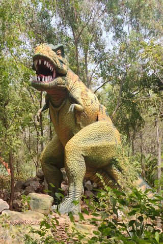 Jurassic Giants: A Roaring Encounter! 🦖🌳