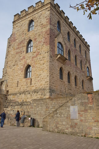 Mystical Castle Adventure: Hinata & Tobio's Quest