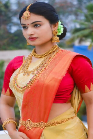 Sandra's Radiant Elegance 🌺✨