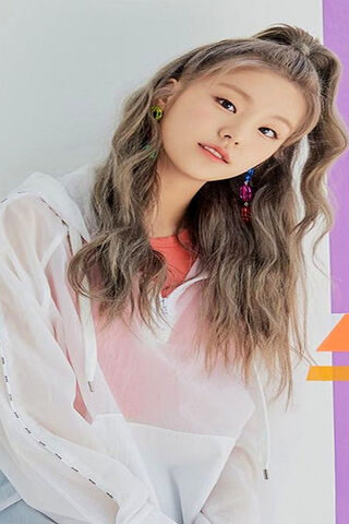 Yeji: The Radiant Star of Itzy 🌟