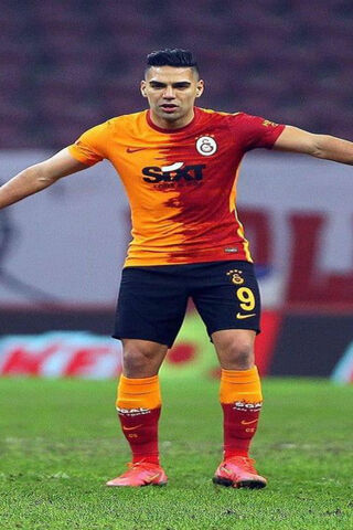 Radamel Falcao: The Colombian Striker in Action! ⚽🇨🇴