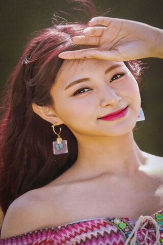 Sunshine Smile: Tzuyu Shines Bright! ☀️✨