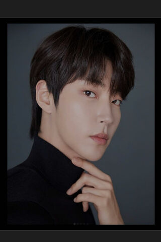 Charming Gaze: Hwang In Yeop's Striking Portrait 🌟