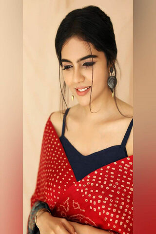 Elegance in Tradition: Kalyani Priyadarshan's Graceful Look