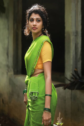 Emerald Elegance: The Grace of Shruthi Rajanikant 🌿✨