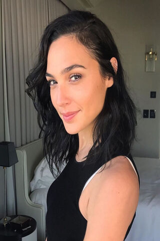 Empowered Elegance: The Face of Wonder Woman 🌟