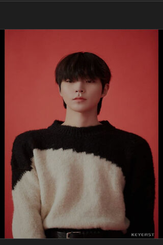 Charming Elegance: Hwang In Yeop's Striking Portrait