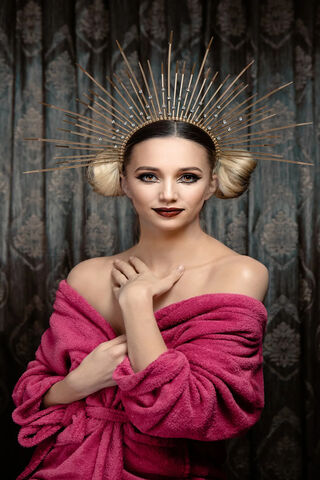 Regal Radiance: The Essence of a Queen 👑✨