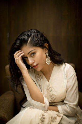 Elegance in Simplicity: Anu Immanuel