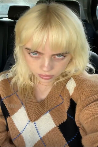 Billie Eilish: A Glimpse of Iconic Style 🌟