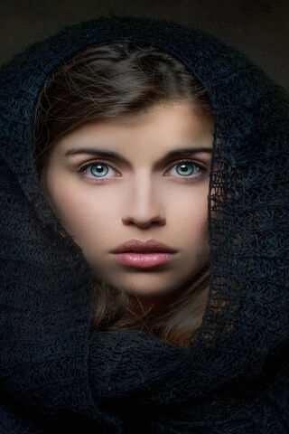 Enigmatic Gaze: The Allure of Blue Eyes 🌌👁️