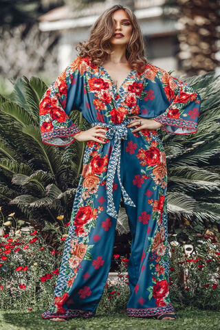 Blooming Elegance: A Floral Fashion Statement 🌸✨