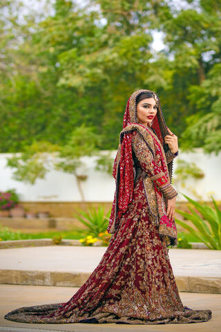 Elegance in Tradition: The Essence of Indian Beauty 🌺✨