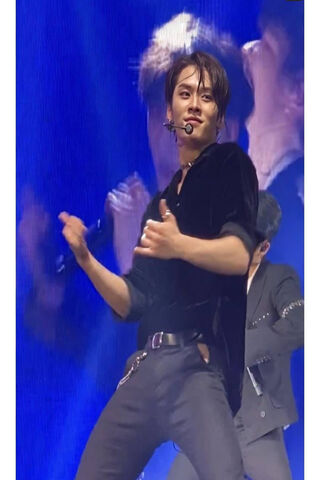 Lee Know: The Dance Sensation 🌟