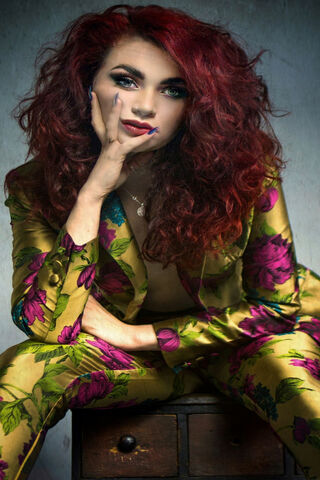 Vibrant Elegance: The Art of MMMMMM