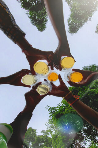 Cheers to Friendship! 🥳🍻
